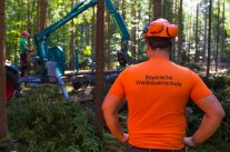 Lehrmeister der Waldbauernschule bei Rückearbeiten